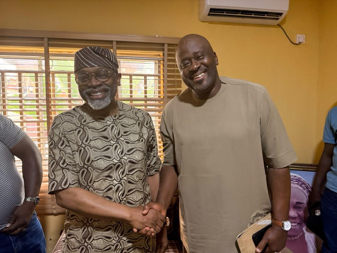 Desmond Elliot Kneels Before Gbajabiamila, Seeks Forgiveness Over APC Primary Dispute